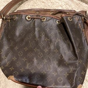 Louis Vuitton purse- priced to sell!